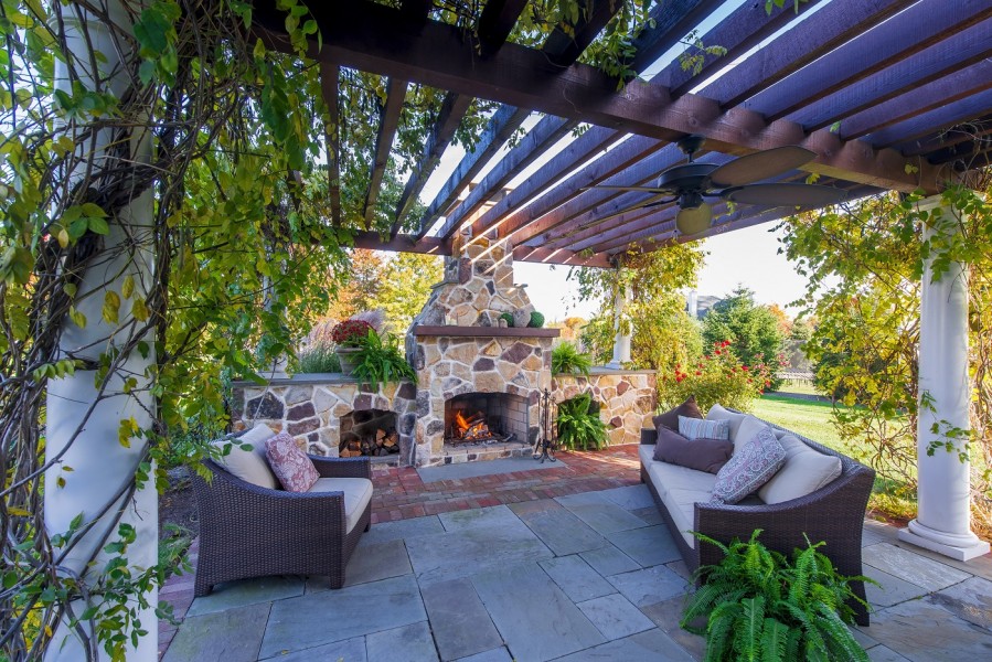 910 Stenger - EstG Pergola Living Area Newtown Square RC 2707